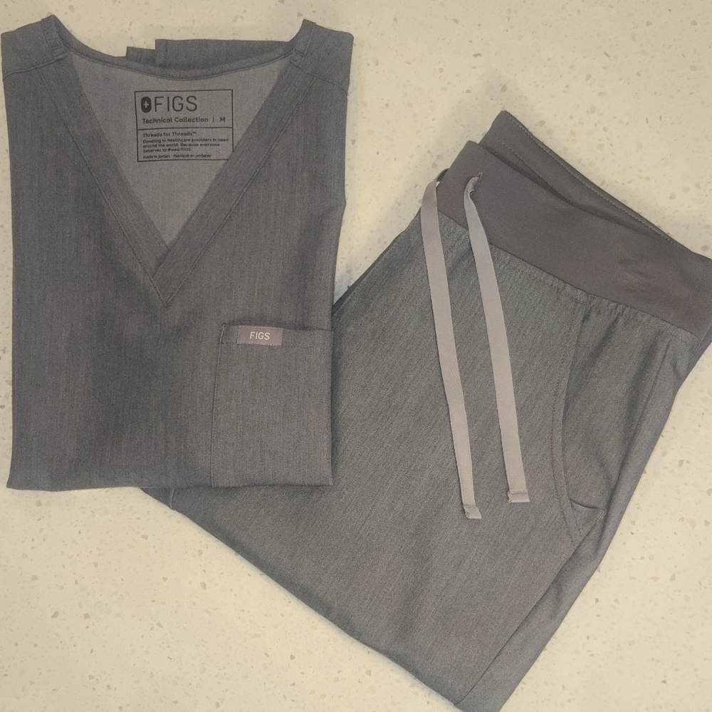 FIGS Women's Scrub Set - Heather Grey M/S